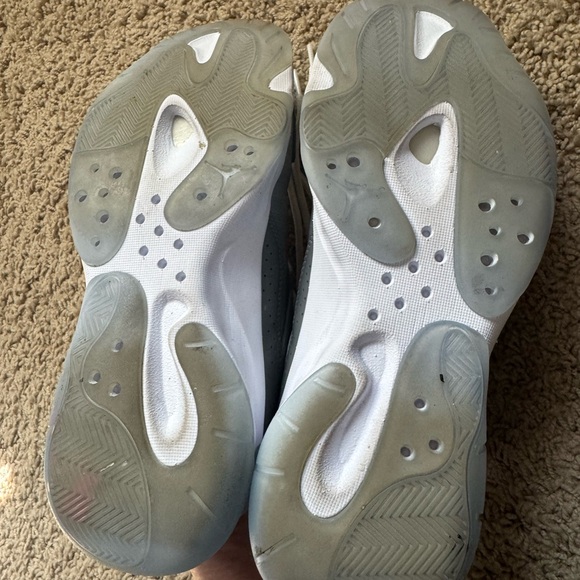 Nike Jordans 11 CMFT Low Men’s Sneakers - Picture 9 of 12